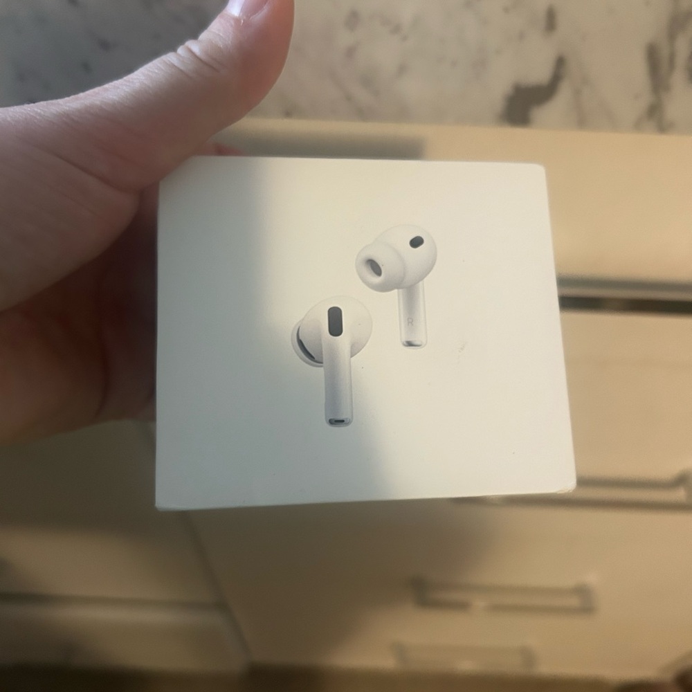 Apple White Earbud Headphones